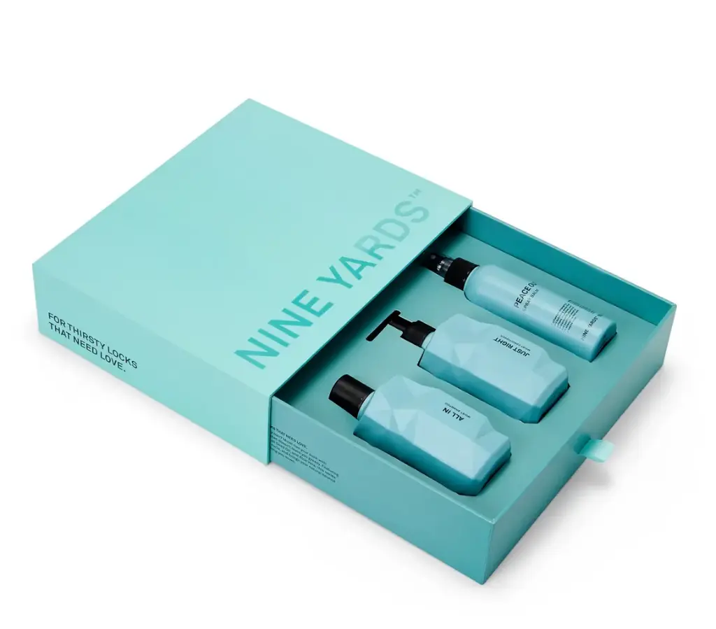 NINE YARDS Moist Christmas Box